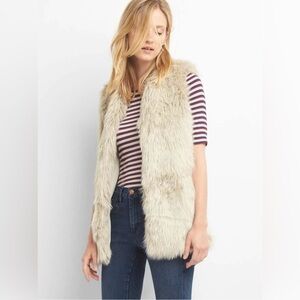 GAP Cream Faux Fur Vest Size Small